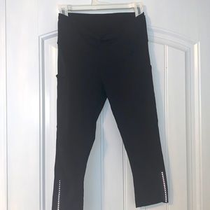 Lululemon size 6 cropped leggings
